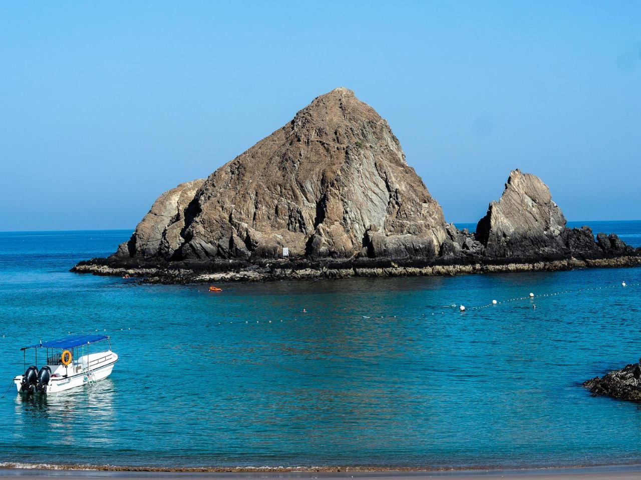 V Hotel Fujairah Exterior photo